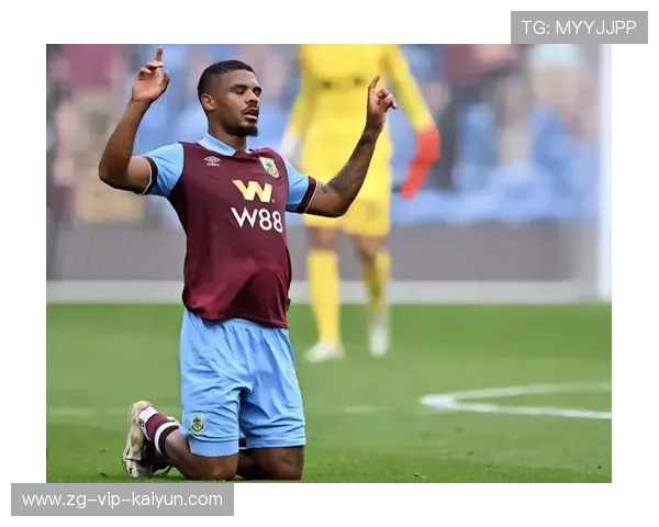 伯恩利福斯特脚下处理更稳健，短传配合极清晰